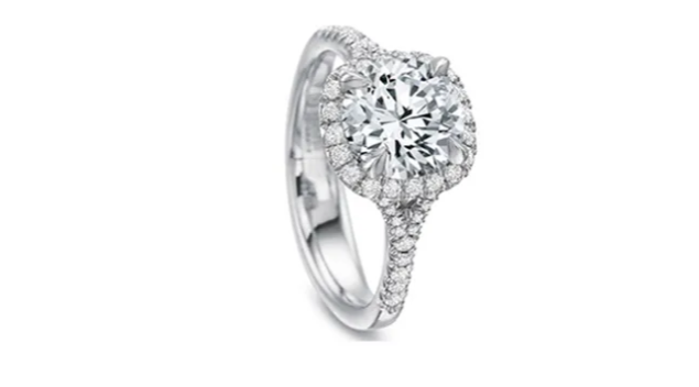 The Ultimate Guide to Buying Engagement Rings Online